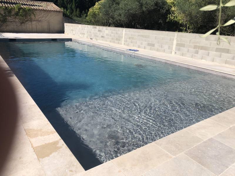 Travertin beige pour terrasse, margelle et plage de piscine